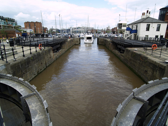 Hull Marina Lock from its South Gates