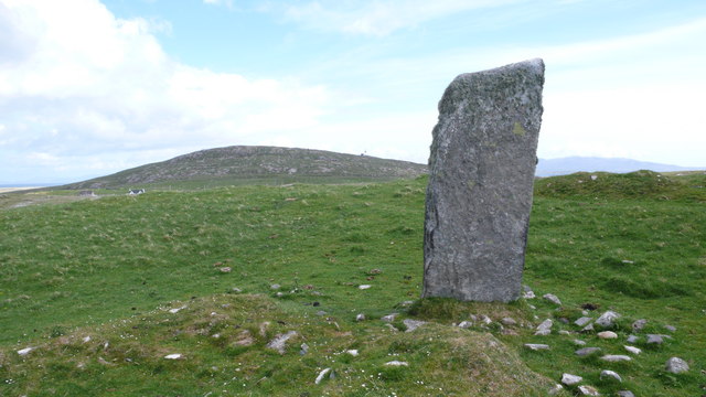 Standing stone, Berneray © Calum McRoberts cc-by-sa/2.0 :: Geograph ...