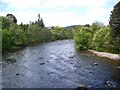 NO2694 : River Dee near Crathie by Maigheach-gheal