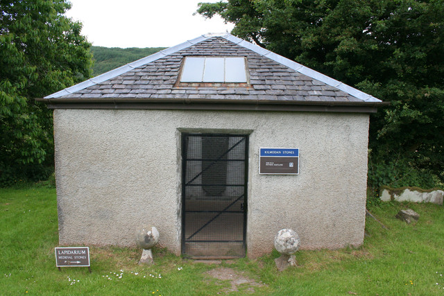 Outbuilding for the Kilmodan Stones © Mark Anderson :: Geograph Britain ...