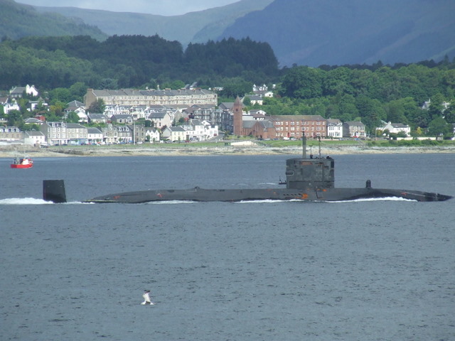 Submarine passing Kirn