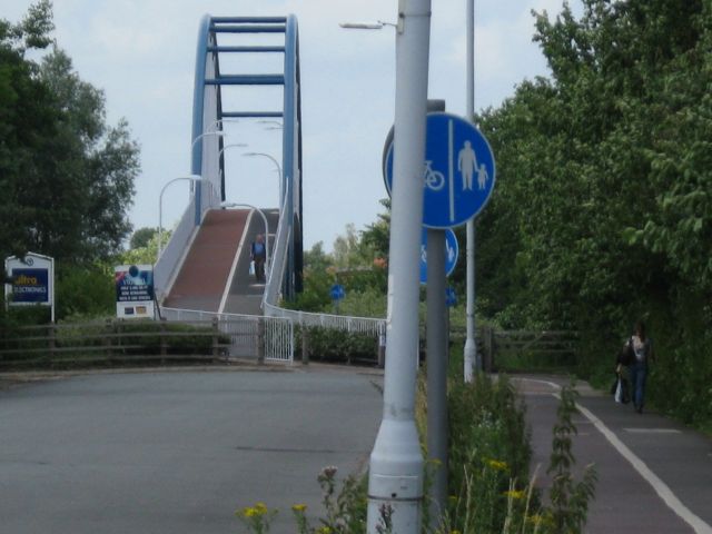 Southern approach to the Milton cycle bridge