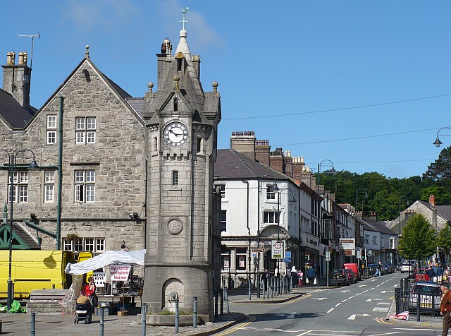 Clock tower, Llangefni © Robin Drayton :: Geograph Britain and Ireland