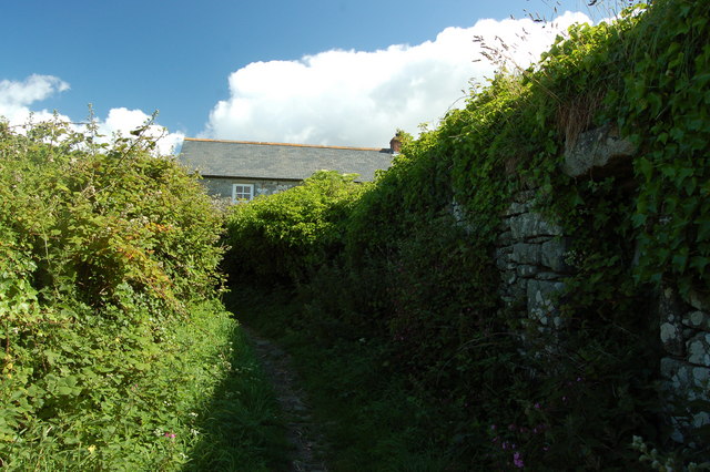 Little used secret footpath, Rinsey Hamlet