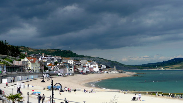 Lyme Regis © Herry Lawford cc-by-sa/2.0 :: Geograph Britain and Ireland