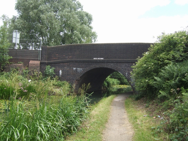 Walsall Canal - Bentley Road Bridge © John M cc-by-sa/2.0 :: Geograph ...