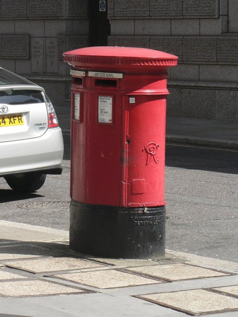 City of London: postbox № EC4 423, Tudor Street