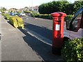 East Howe: postbox № BH10 322, Kingsbere Avenue