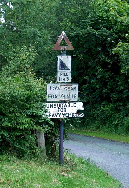 Hen arwydd ffordd old road sign Ceri Thomas Geograph Britain