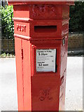 TQ3185 : Penfold postbox, Highbury Grove/Aberdeen Park, N5 - royal cipher and crest by Mike Quinn