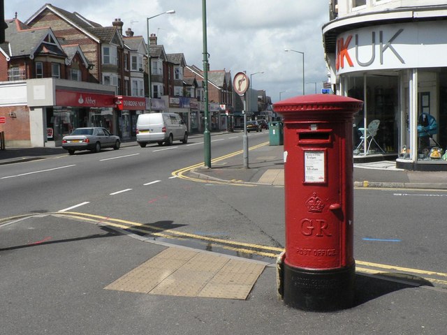 Winton: postbox № BH9 97, Wimborne Road
