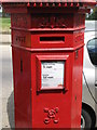 Penfold postbox, Belvedere Road, SE19 - royal cipher and crest