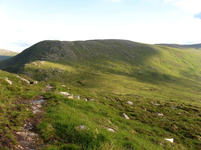Path over bealach between Creag Pitridh and Geal Charn