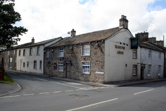 The 'Masons Arms', Gargrave, Yorkshire © Dr Neil Clifton cc-by-sa/2.0 ...