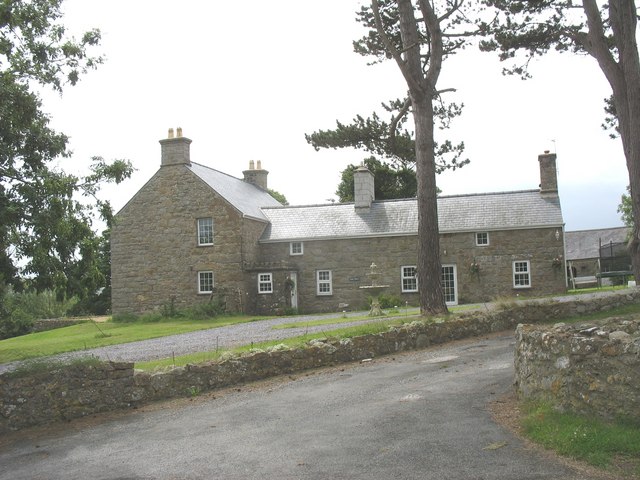 Llanfawr - a former farm © Eric Jones cc-by-sa/2.0 :: Geograph Britain ...