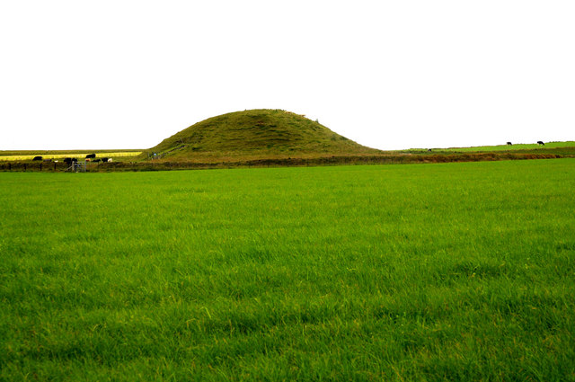 Maeshowe, Neolithic Orkney. (The outside)