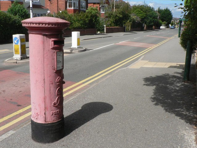 West Southbourne: postbox № BH6 126, Beaufort Road