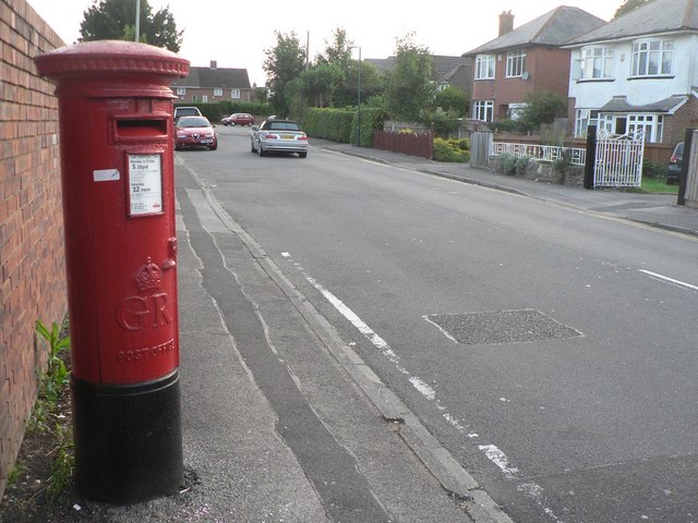 Northbourne: postbox № BH10 283, Kinson Park Road