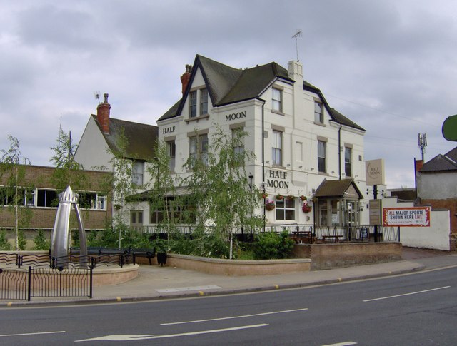 Half Moon Inn, Hucknall © Phil Evans cc-by-sa/2.0 :: Geograph Britain ...