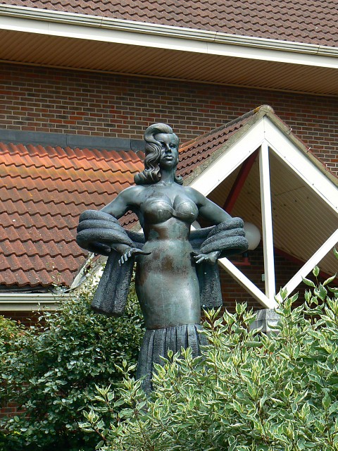 Diana Dors statue, Shaw Ridge Leisure Park, Swindon