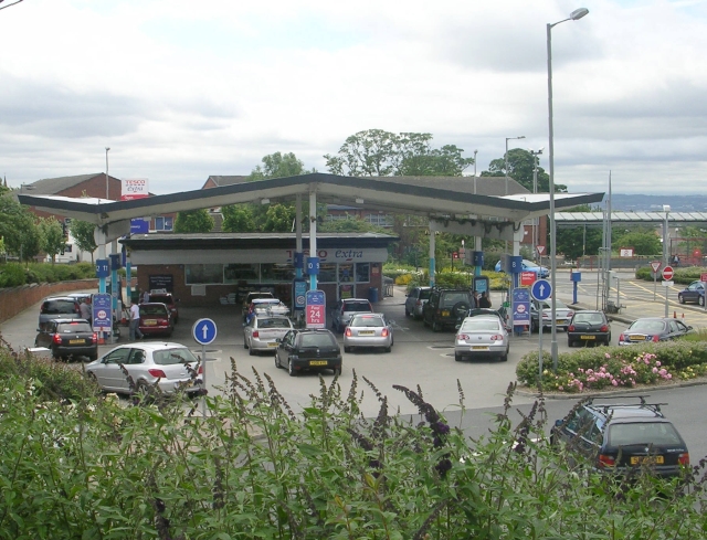 tesco-filling-station-seacroft-centre-betty-longbottom-geograph