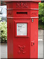 Penfold postbox, The Beeches Avenue - royal cipher and crest