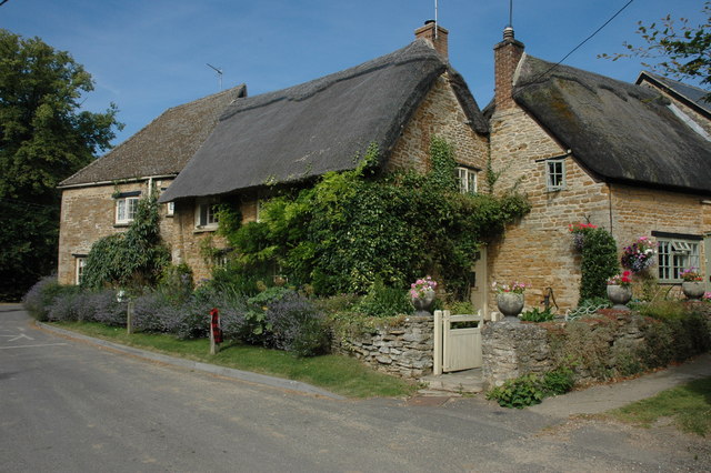 Thatched cottages in Kingham