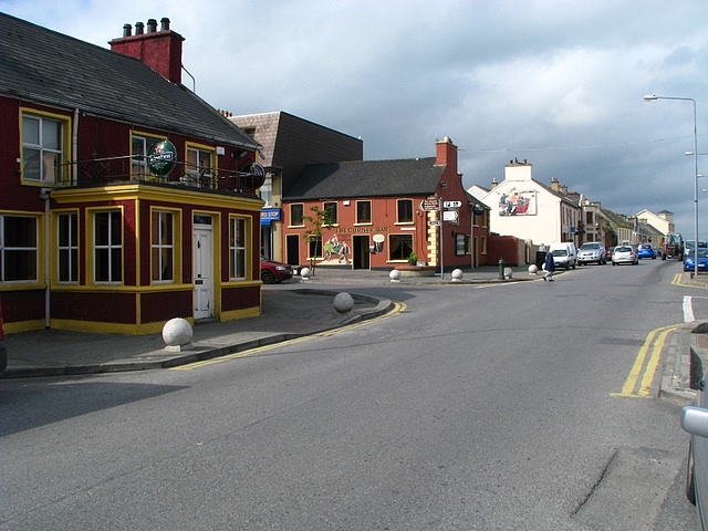 Main Street, Falcarragh © Rossographer cc-by-sa/2.0 :: Geograph Ireland