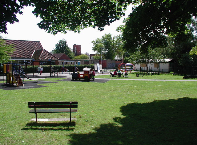 Elloughton Road Playground © Paul Glazzard cc-by-sa/2.0 :: Geograph ...