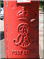 Edward VII postbox, North Side / Macaulay Road, SW4 - royal cipher
