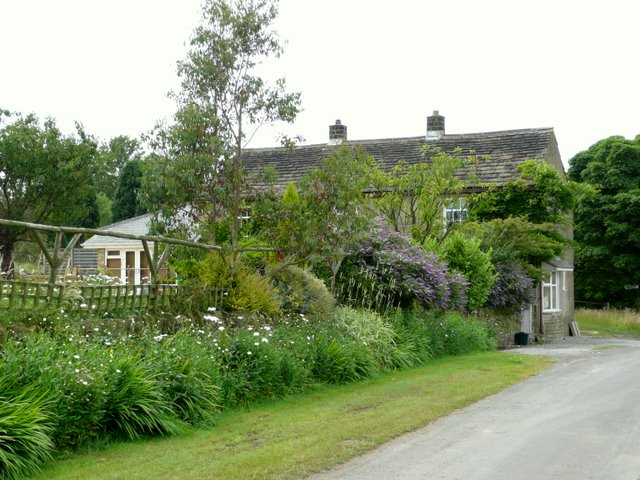 Looking back to cottages on Hopping Lane