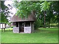 Thatched bus shelter, Kimpton