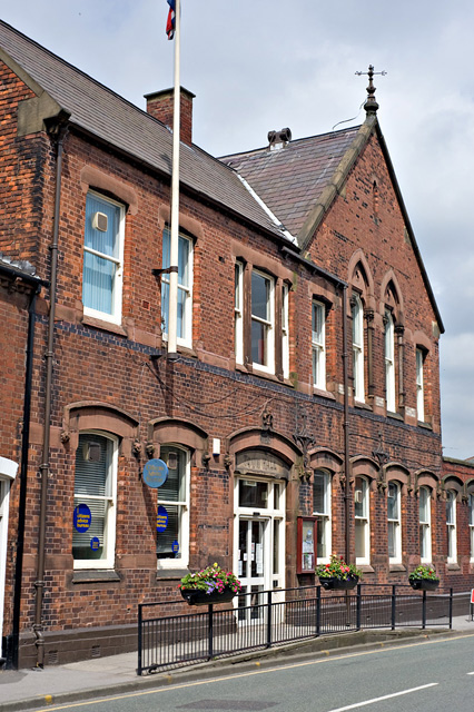 Ashton Town Hall © Dave Green :: Geograph Britain and Ireland