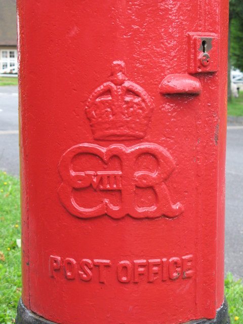Edward VIII postbox, Downs Wood / Tattenham Crescent - royal cipher
