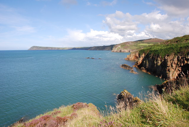 Fishguard Bay From Castle Point © Ed Andrews Cc-by-sa 2.0 :: Geograph 