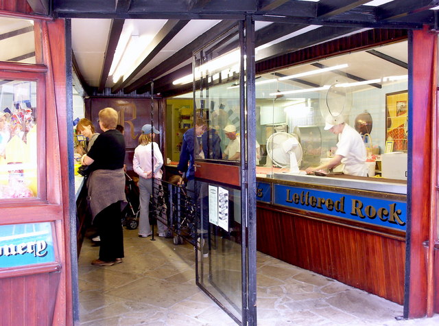 folkestone-old-high-street-iain-crump-geograph-britain-and-ireland