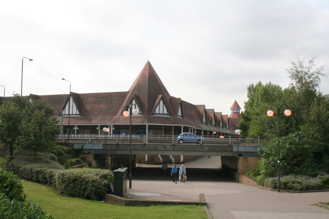 Tesco superstore, Purley © Dr Neil Clifton :: Geograph Britain and Ireland