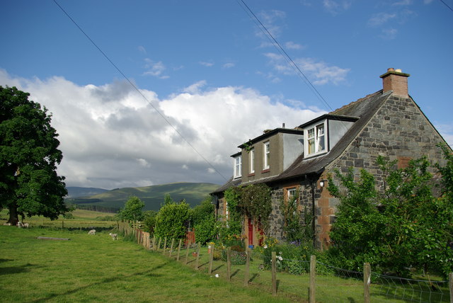 Cottage in Carsphairn © Leslie Barrie :: Geograph Britain and Ireland