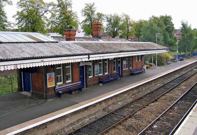 Evesham Railway Station Platform 2 © P L Chadwick cc-by-sa/2.0 ...