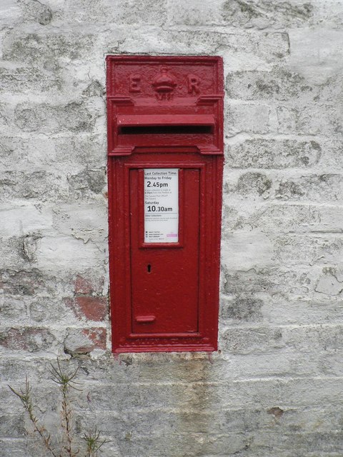 Horton: postbox № BH21 57, Horton Inn