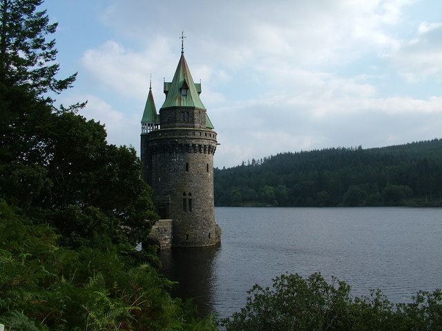 The Straining Tower Llyn Efyrnwy, Lake... © Anthony Gostling cc-by-sa/2 ...