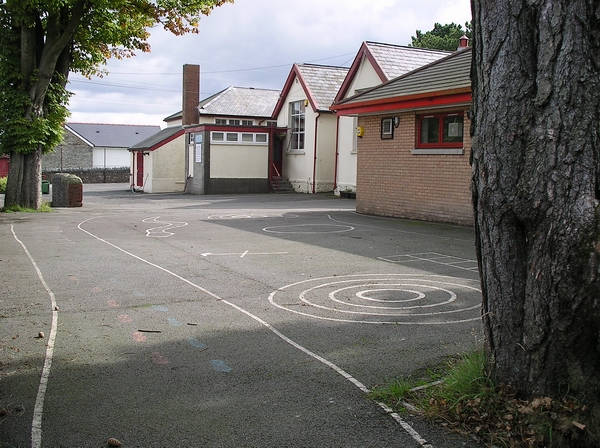 Playground, Rhigos school