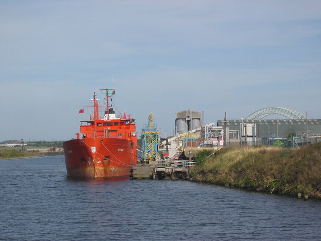 Runcorn Docks, Manchester Ship Canal © Renata Edge cc-by-sa/2.0 ...