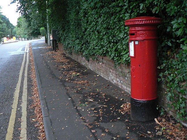 Westbourne: postbox № BH4 47, Surrey Road