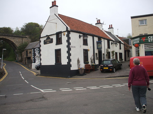 The Railway Inn Lower Largo © Michael Murray cc-by-sa/2.0 :: Geograph ...