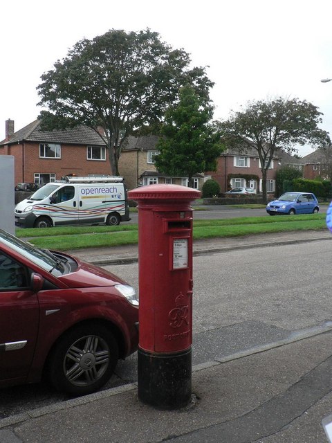 Southbourne: postbox № BH6 155, Broadway