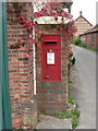 Sixpenny Handley: postbox № SP5 201, outside post office