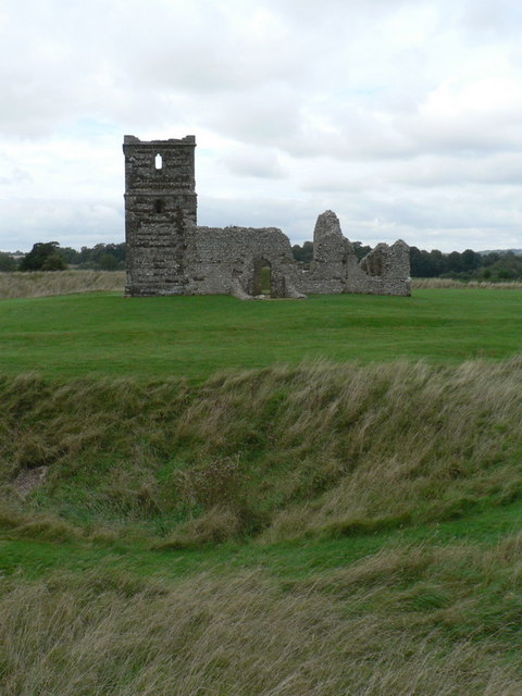 Knowlton: church and earthworks