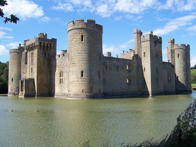 Bodiam Castle © Pam Goodey cc-by-sa/2.0 :: Geograph Britain and Ireland