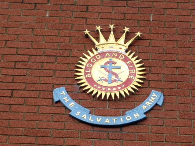 salvation-army-motto-and-badge-mike-kirby-cc-by-sa-2-0-geograph